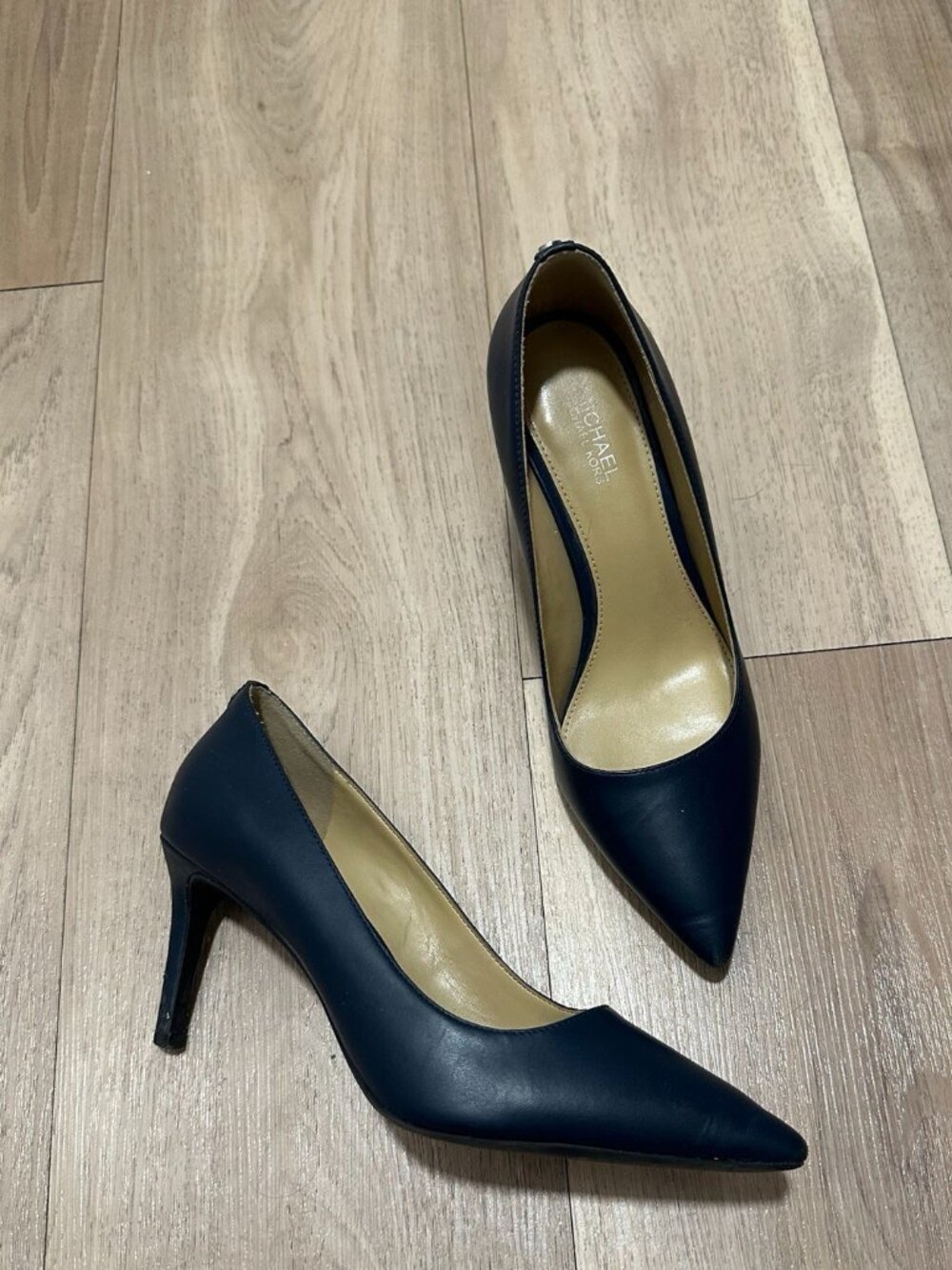 Michael Kors Alina Flex Leather Pointed Toe Pump - Picture 2 of 4